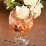 Copa de sangria rosada