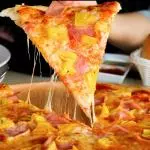 Pizza Hawaina rosa.