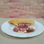 33) Pastel de calabresa com mussarela