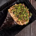 TEMAKI DE SALMÃO GRELHADO
