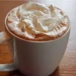 Chocolate caliente con crema