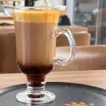 Cappuccino italiano com calda