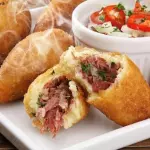 Bolinho de mandioca de carne seca