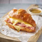 Medialuna chica jamón y queso