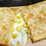 Pastel Queijo com Milho