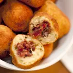 Mini Bolinho de Mandioca com carne