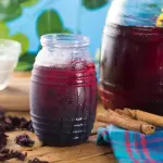 Agua de Jamaica con canela
