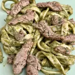 Fettuccine ao Pesto c/ Filé Mignon