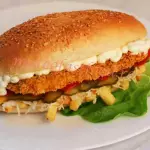 SANDWICH SNIȚEL PUI