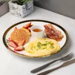 Revuelto con tocino y pancakes