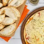 1/2 Pizza Muzza + 6 empanadas