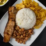 Arroz con Menestra y Costilla