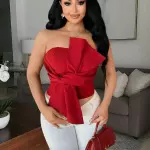 Blusa roja con listón cruzado
