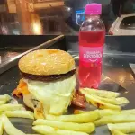 Combo Hamburguesa + Papas + Bebida
