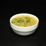 Consomé de menudencia de pollo