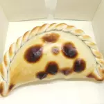 Empanada de Carne com Queijo