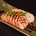 SASHIMI SALMÃO MAÇARICADO -  8 UND