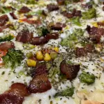 PIZZA PEQUENA BRÓCOLIS COM BACON