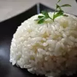 Porción de arroz blanco