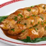 Pollo enrrollado con salsa de ostio