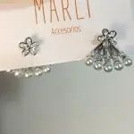 Flor desmontable con perlas plateado