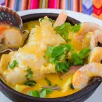 sopa de mariscos ( parihuela)