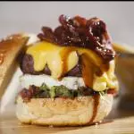2 burguers calabresa BBQ fritas