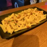 Batata Frita com Cheddar e Bacon