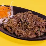 Carne con locote y cebolla