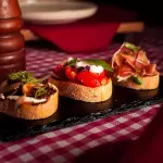 Trio mini bruschettas