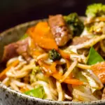 YAKISSOBA FRANGO