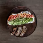 Tostada con Palta y Panceta