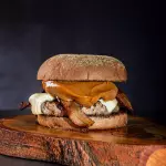 HAMBURGUER DE CARNE + DOCE DE LEITE