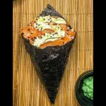 Temaki de salmão em cubos