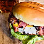 HAMBURGUESA CON TOCINO🥓