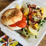 BAGGEL CON ENSALADA