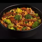 Yakisoba misto carne e camarão