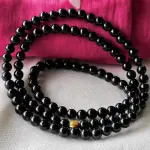Piedra jade color negra