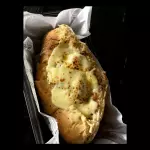 pão de alho com bife