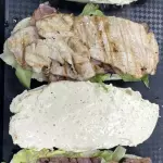PECHUGA CON JAMÓN SERRANO Y PIMIENTO