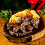 CARNE DE SOL NA CHAPA
