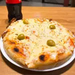 Muzza 24 cm (4 porc) + bebida 600cc