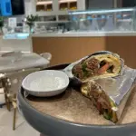 WRAP DE LOMITO CON YOGURT SUMAC