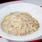 Espagueti carbonara con jamón
