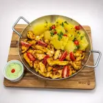 FILÉ DE FRANGO EM TIRAS COM MANDIOCA