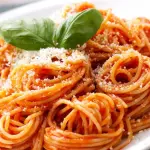 Pastas en salsa roja