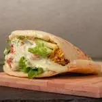 Arepa Asada con Pollo Mechado