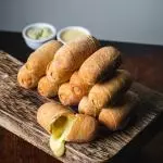 12 Tequeños de queso (fritos)