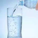 Água mineral com gás