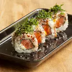 Uramaki Salmão Couve Crispy